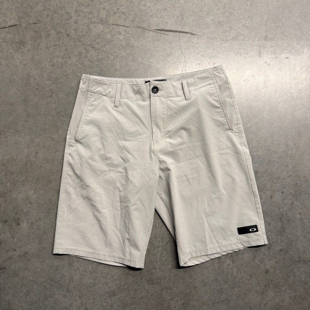 Oakley Mens Regular Fit Hybrid Shorts Light Gray Size 31 Logo Patch Activewear